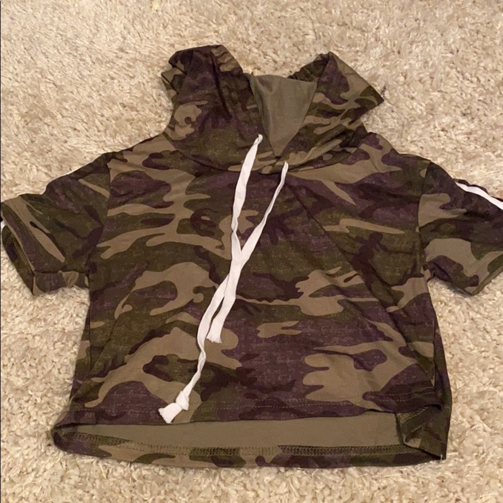 Cropped Camo Tee
